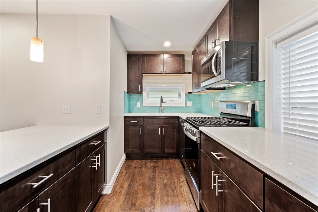 4 bed, 4 bath apartment for rent at 4 Chestnut Pl Unit 4, Brighton — photo 2 of 19