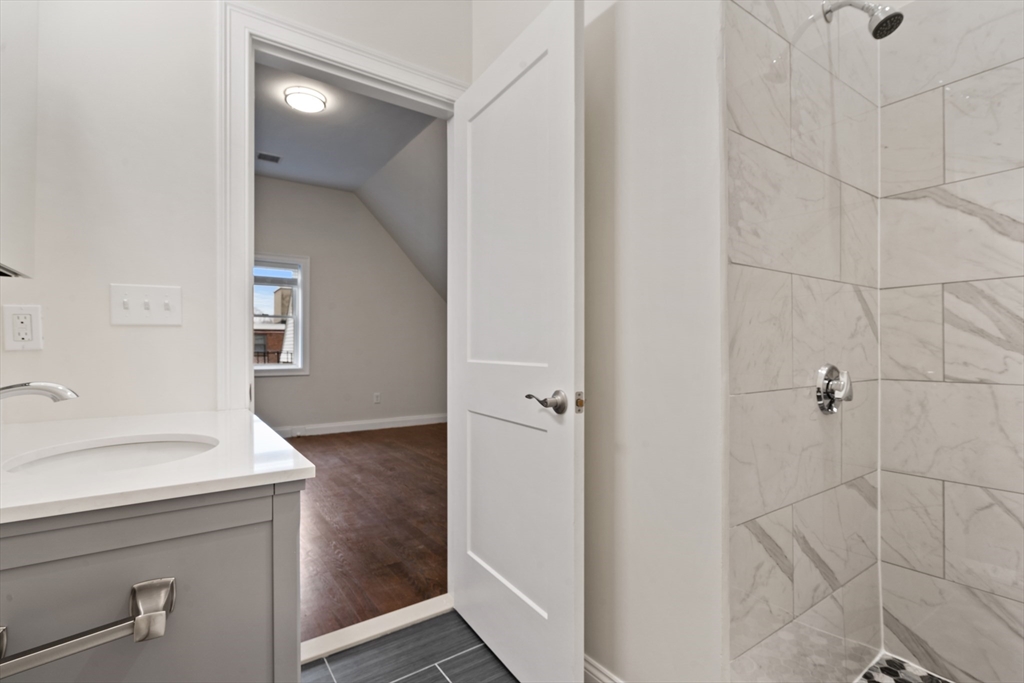 4 bed, 4 bath apartment for rent at 4 Chestnut Pl Unit 4, Brighton — photo 14 of 19