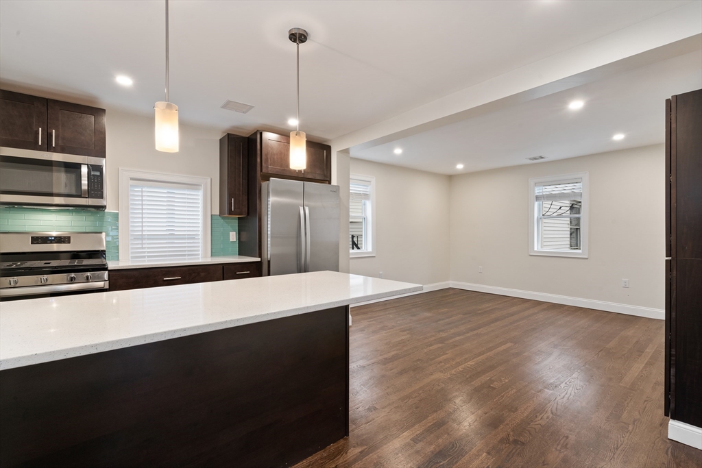 4 bed, 4 bath apartment for rent at 4 Chestnut Pl Unit 4, Brighton — photo 5 of 19