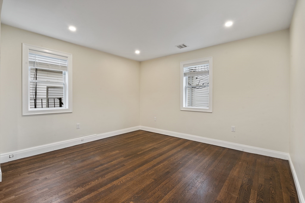 4 bed, 4 bath apartment for rent at 4 Chestnut Pl Unit 4, Brighton — photo 4 of 19
