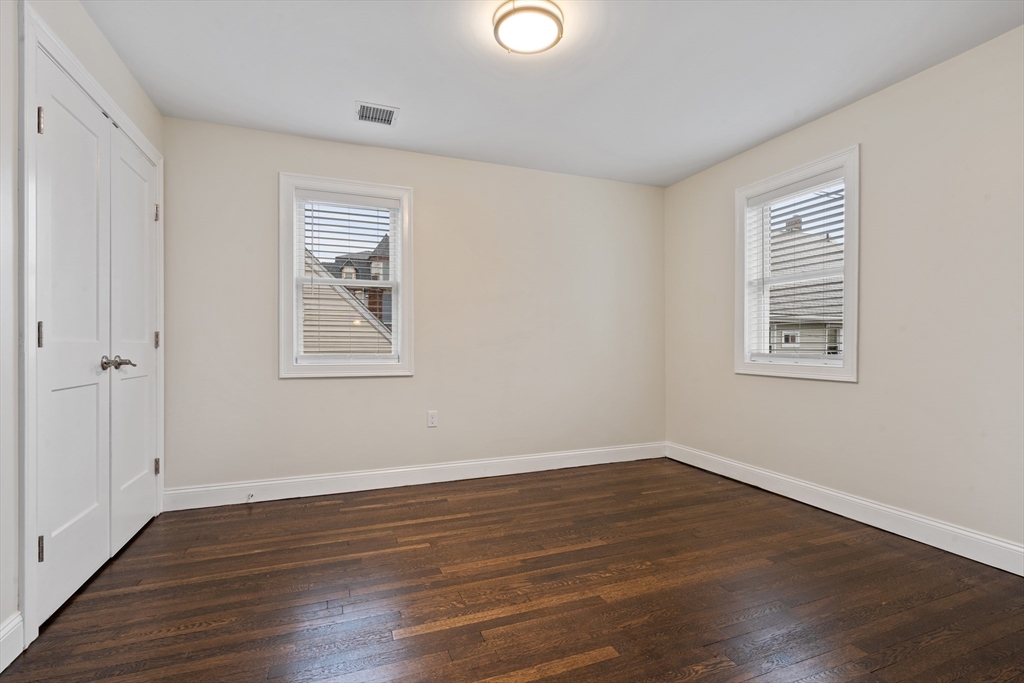 4 bed, 4 bath apartment for rent at 4 Chestnut Pl Unit 4, Brighton — photo 8 of 19