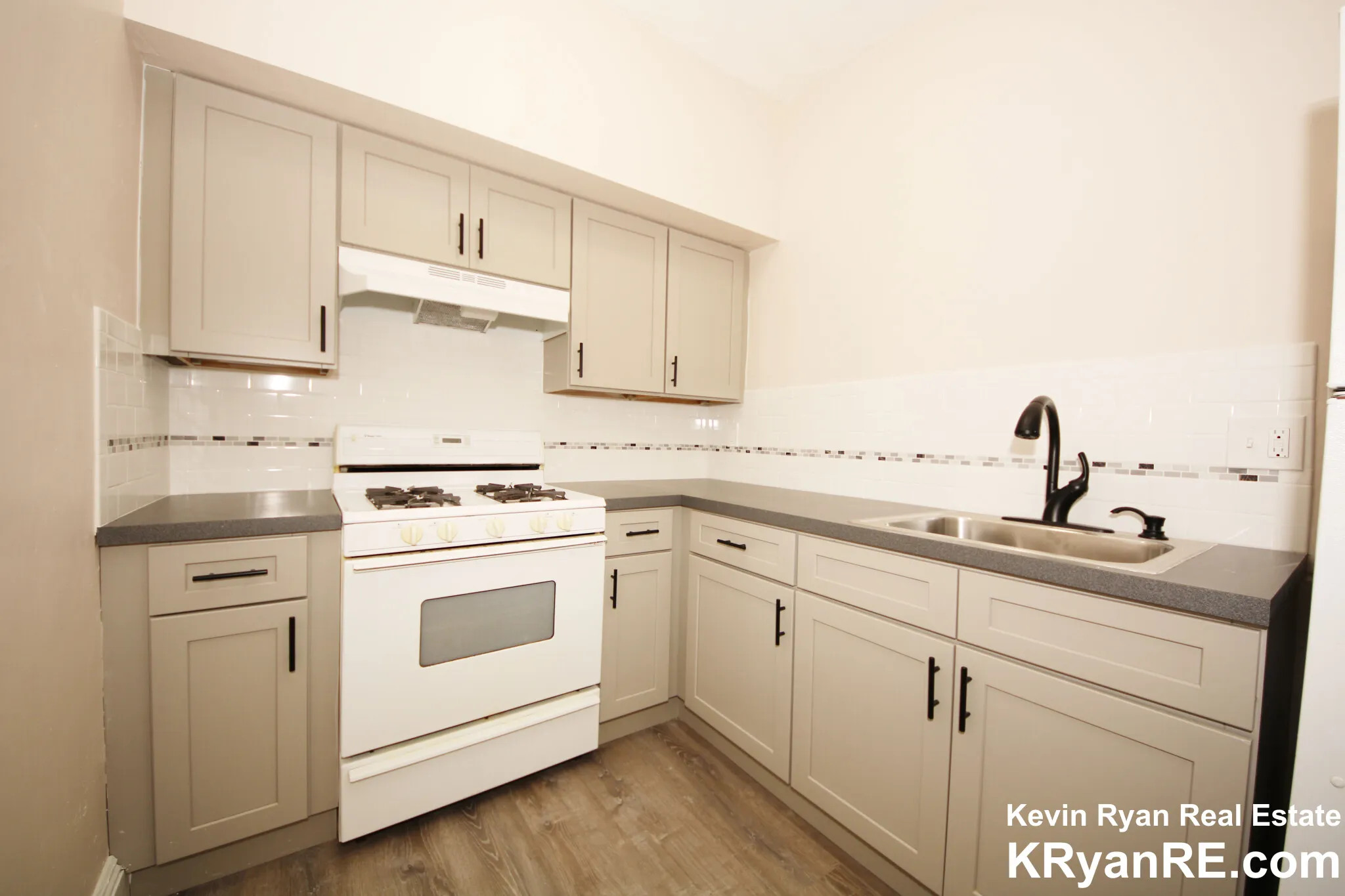 Studio bed, 1 bath apartment for rent at 4 Chiswick Rd Unit 24, Brighton — photo 4 of 9