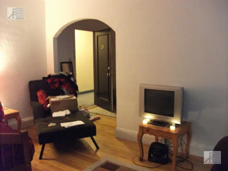 Studio bed, 1 bath apartment for rent at 4 Chiswick Rd Unit 24, Brighton — photo 1 of 9