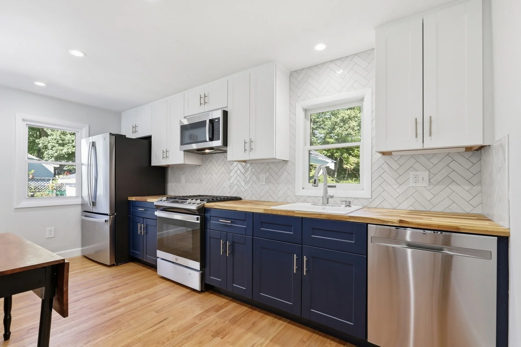 2 bed, 1 bath apartment for rent at 4 Claire, Amesbury — photo 3 of 12