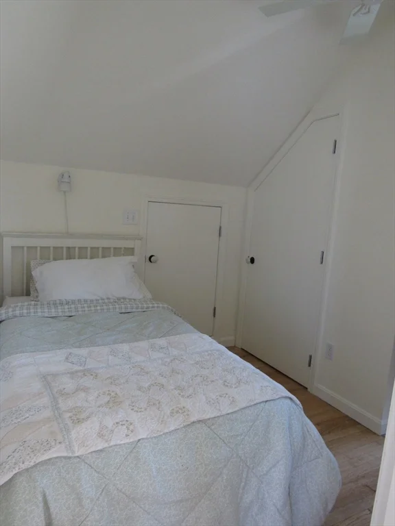 2 bed, 1 bath apartment for rent at 4 Cliff Rd Unit -, Little Neck — photo 14 of 17