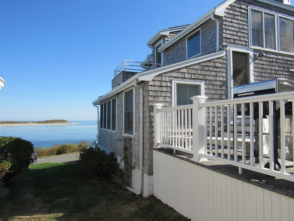 2 bed, 1 bath apartment for rent at 4 Cliff Rd Unit -, Little Neck