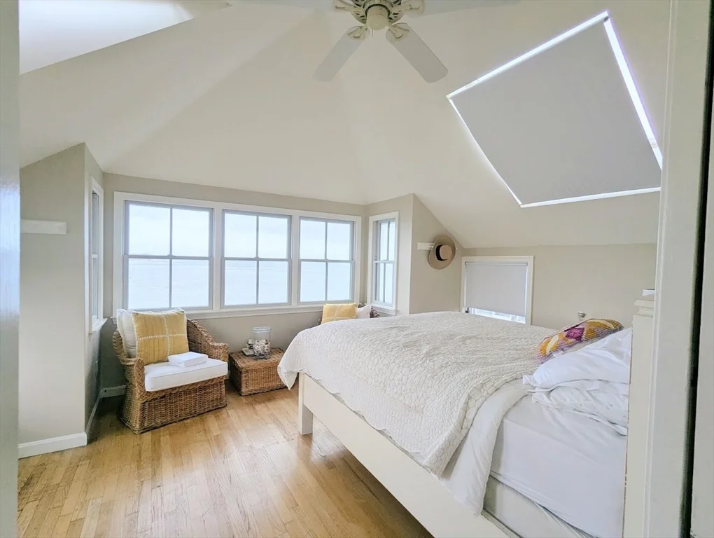 2 bed, 1 bath apartment for rent at 4 Cliff Rd Unit -, Little Neck — photo 12 of 17