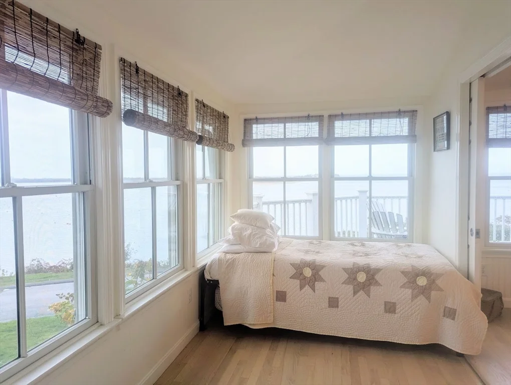 2 bed, 1 bath apartment for rent at 4 Cliff Rd Unit -, Little Neck — photo 8 of 17