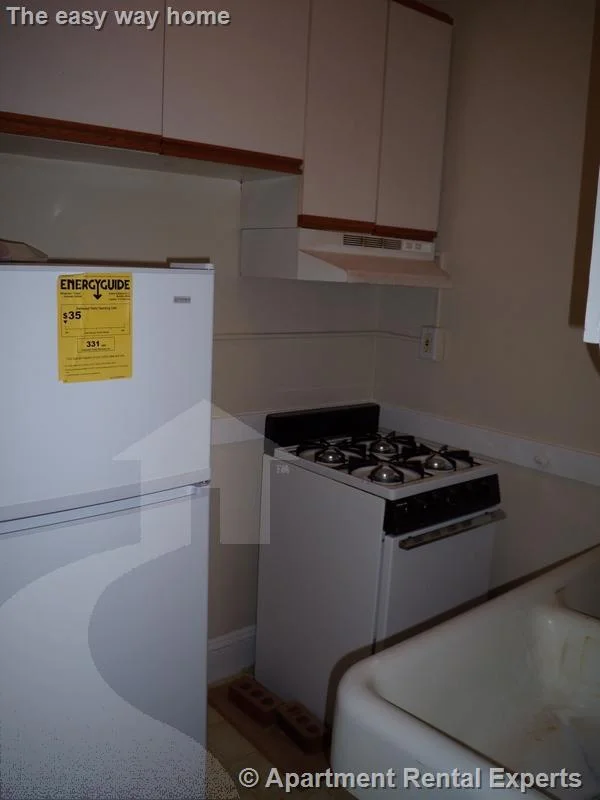 Studio bed, 1 bath apartment for rent at 4 Cogswell Ave Unit 7, North Cambridge — photo 2 of 9
