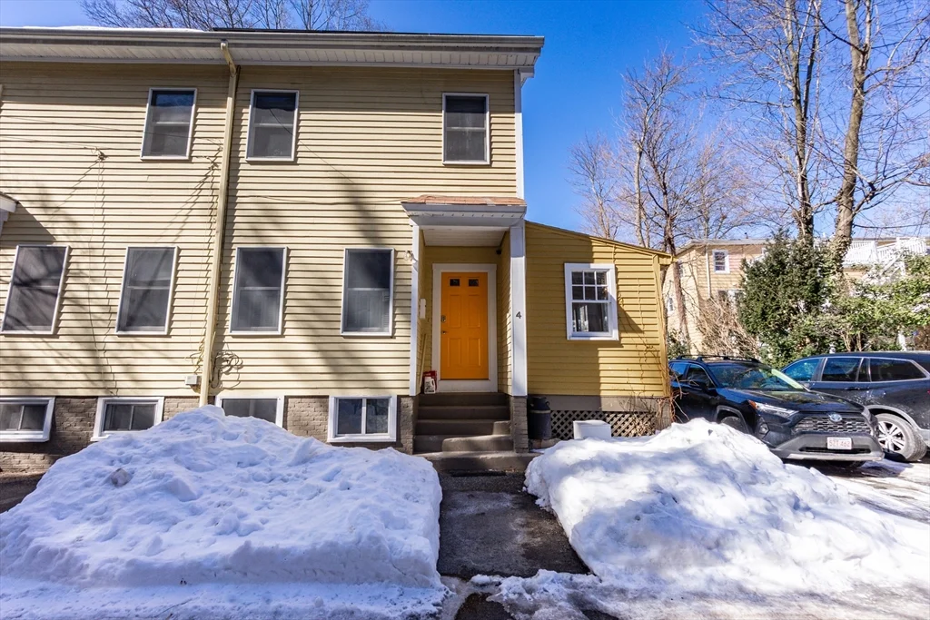 2 bed, 1 bath apartment for rent at 4 Cogswell Pl Unit 0, North Cambridge