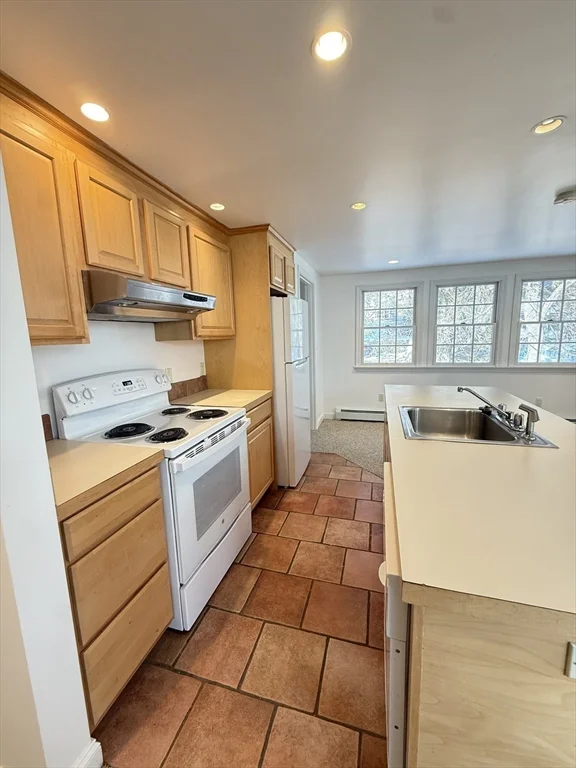 1 bed, 1 bath apartment for rent at 4 Cogswell St Unit 1, Ipswich — photo 2 of 12