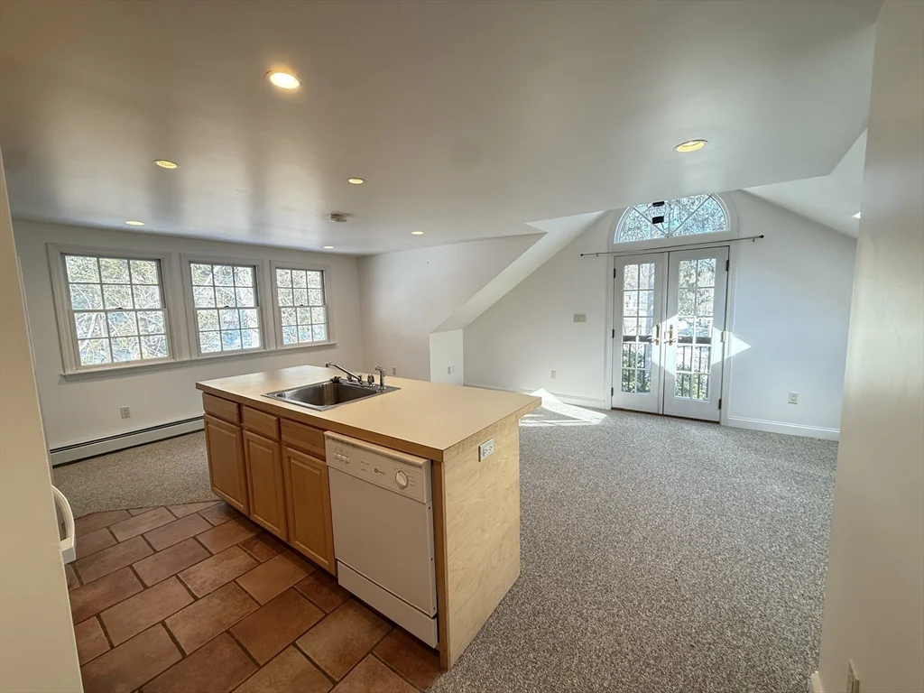 1 bed, 1 bath apartment for rent at 4 Cogswell St Unit 1, Ipswich — photo 1 of 12