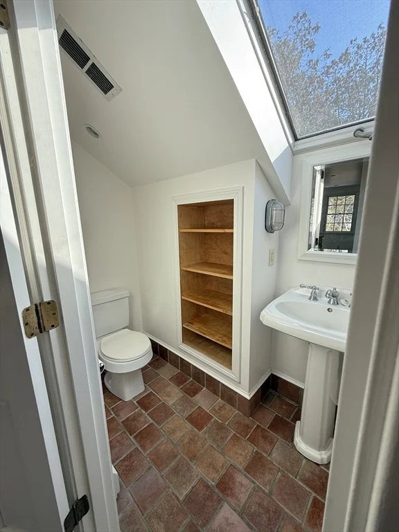 1 bed, 1 bath apartment for rent at 4 Cogswell St Unit 1, Ipswich — photo 7 of 12