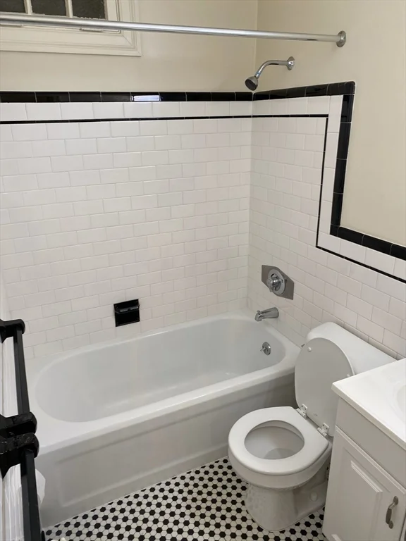 1 bed, 1 bath apartment for rent at 4 Columbian St Unit 10, Columbian Square — photo 7 of 16