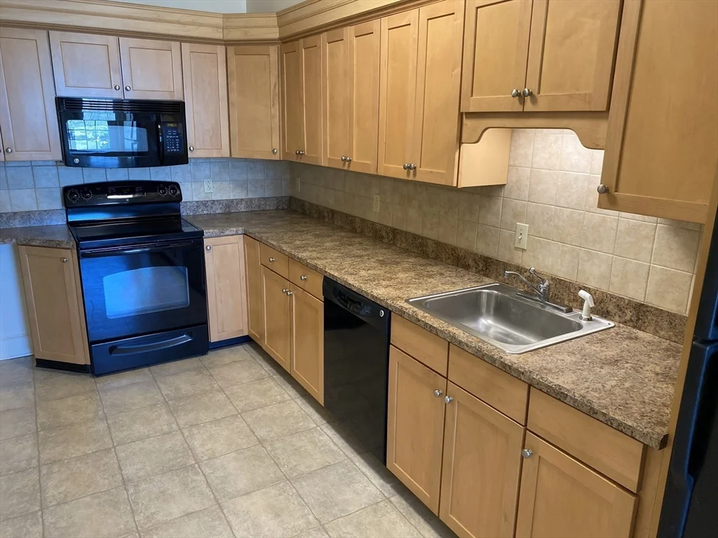 1 bed, 1 bath apartment for rent at 4 Columbian St Unit 10, Columbian Square — photo 14 of 16