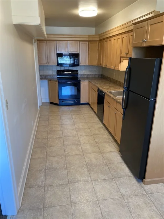 1 bed, 1 bath apartment for rent at 4 Columbian St Unit 10, Columbian Square — photo 13 of 16