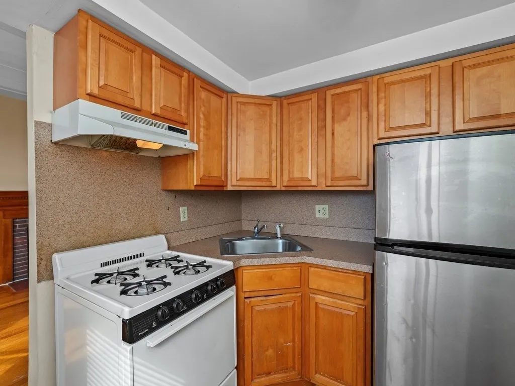 1 bed, 1 bath apartment for rent at 4 Commonwealth Ct Unit 14, Brighton — photo 3 of 11
