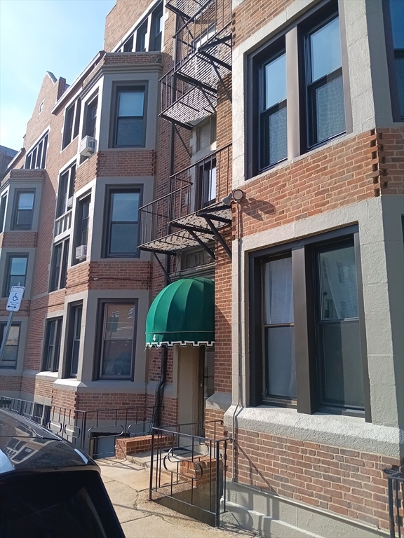 1 bed, 1 bath apartment for rent at 4 Commonwealth Ct Unit 7, Brighton