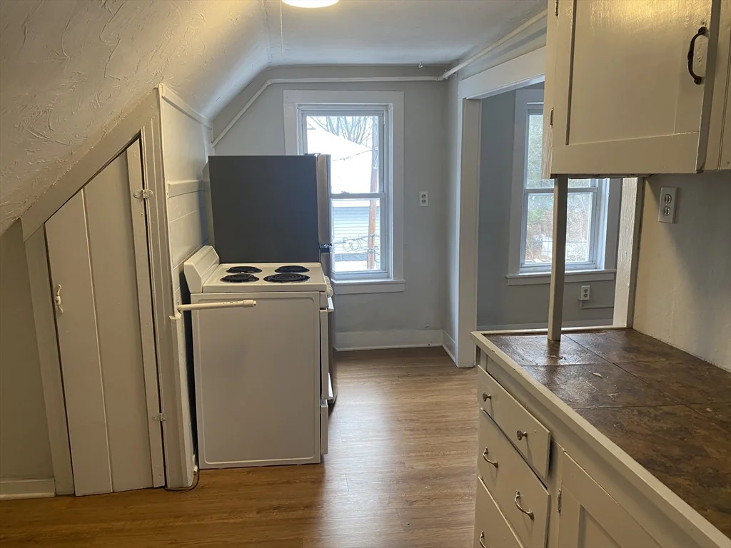 2 bed, 1 bath apartment for rent at 4 Coral Unit 3, Millbury — photo 5 of 9