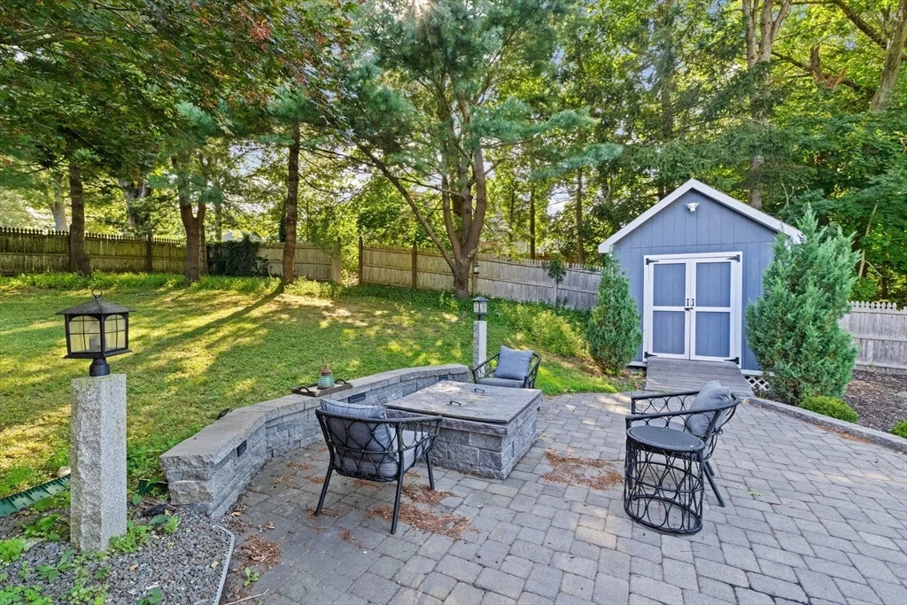4 bed, 2 bath apartment for rent at 4 Country Dr, South Hingham — photo 30 of 37