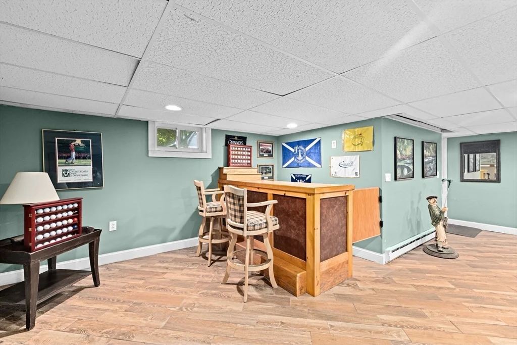 4 bed, 2 bath apartment for rent at 4 Country Dr, South Hingham — photo 22 of 37