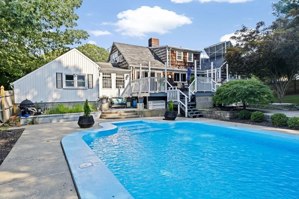 4 bed, 2 bath apartment for rent at 4 Country Dr, South Hingham — photo 34 of 37