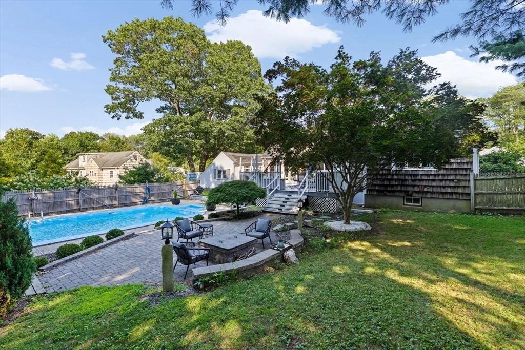 4 bed, 2 bath apartment for rent at 4 Country Dr, South Hingham — photo 32 of 37