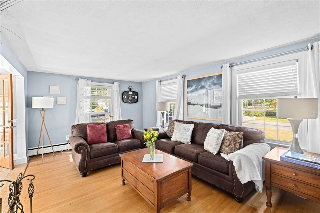 4 bed, 2 bath apartment for rent at 4 Country Dr, South Hingham — photo 12 of 37