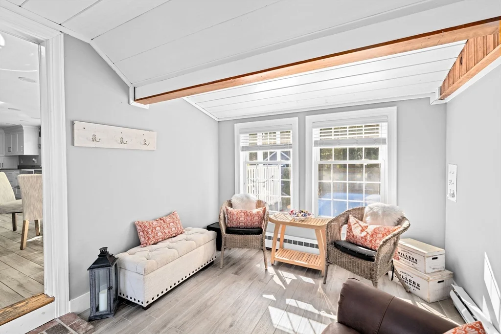4 bed, 2 bath apartment for rent at 4 Country Dr, South Hingham — photo 9 of 37