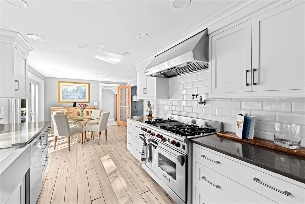 4 bed, 2 bath apartment for rent at 4 Country Dr, South Hingham — photo 3 of 37