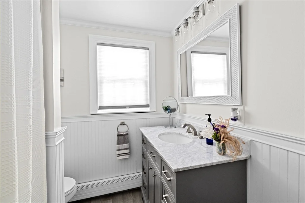 4 bed, 2 bath apartment for rent at 4 Country Dr, South Hingham — photo 14 of 37