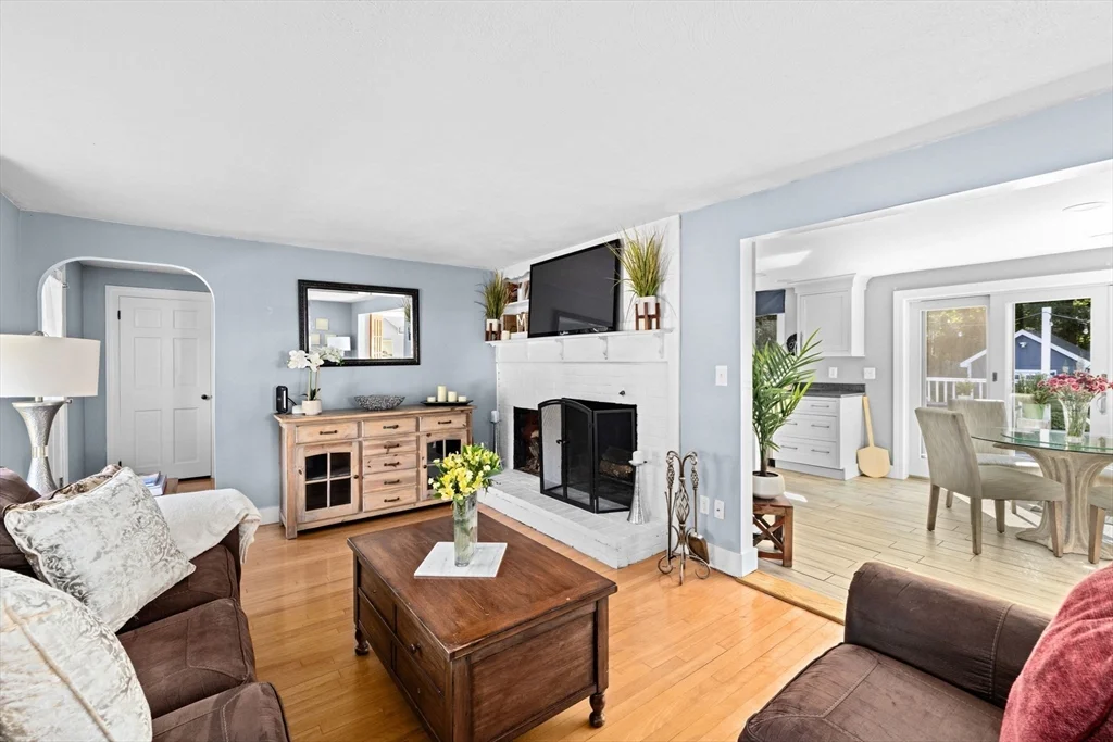 4 bed, 2 bath apartment for rent at 4 Country Dr, South Hingham — photo 11 of 37