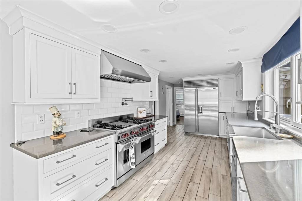4 bed, 2 bath apartment for rent at 4 Country Dr, South Hingham — photo 5 of 37
