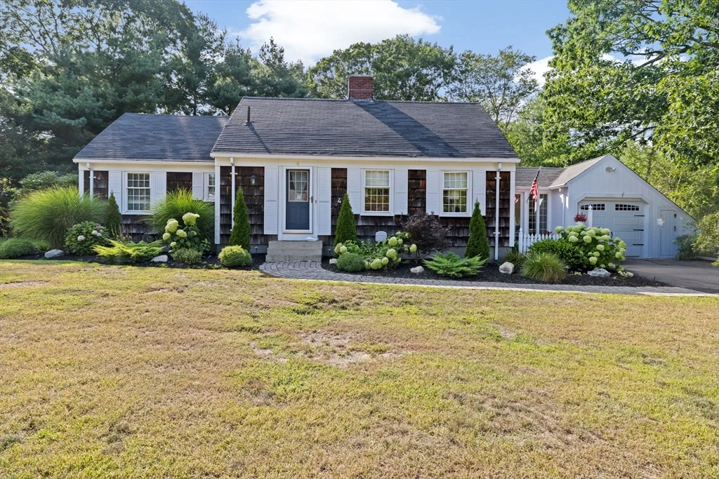 4 bed, 2 bath apartment for rent at 4 Country Dr, South Hingham — photo 1 of 37
