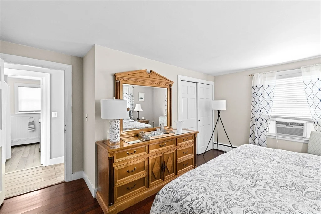 4 bed, 2 bath apartment for rent at 4 Country Dr, South Hingham — photo 17 of 37