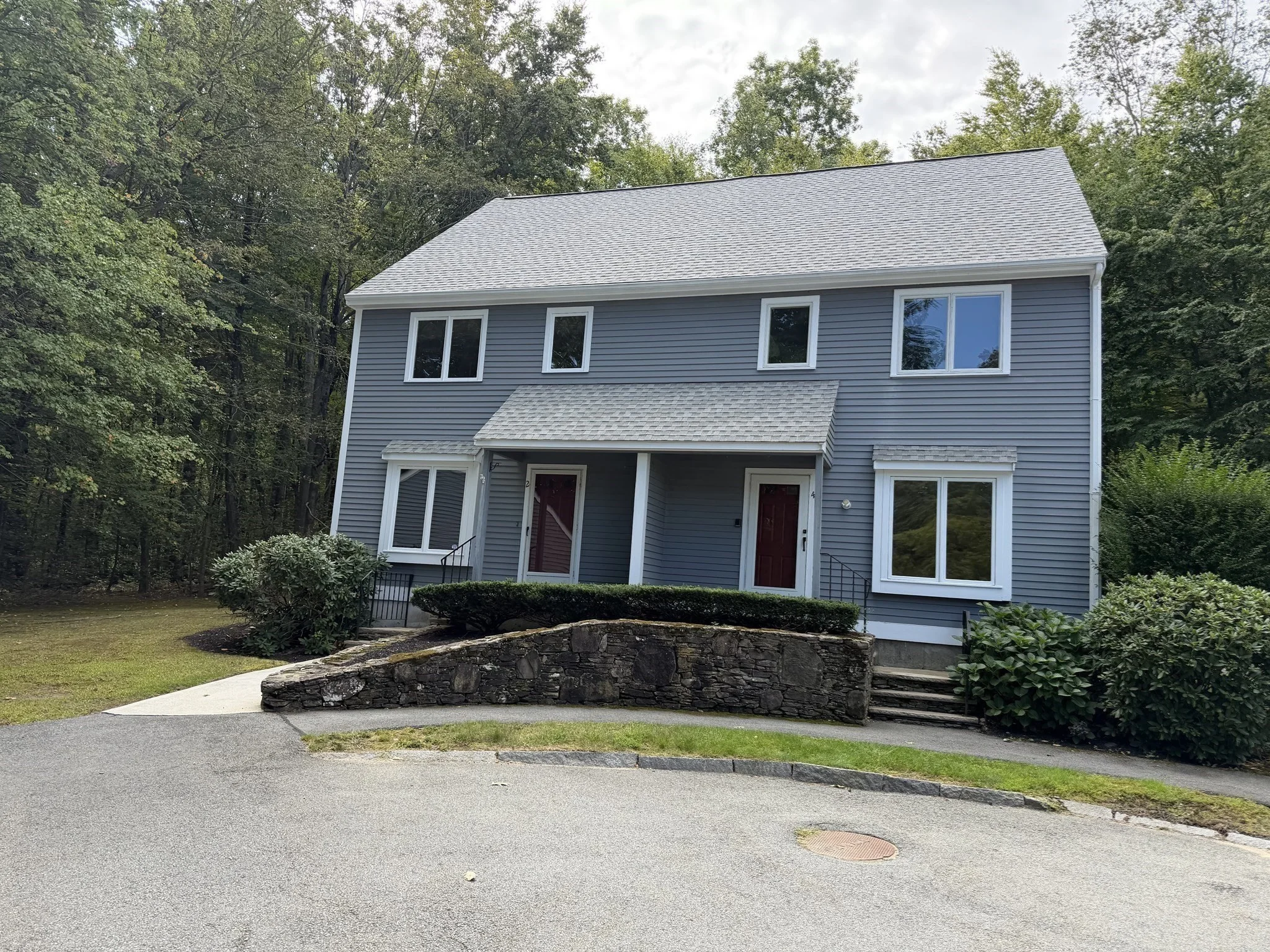 2 bed, 1 bath apartment for rent at 4 Country Hollow Ln Unit 4, Zip 01832