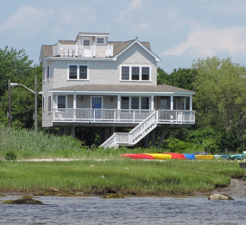 3 bed, 2 bath apartment for rent at 4 Creek St Unit 4, Mattapoisett