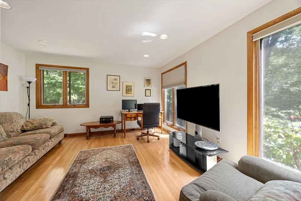 3 bed, 2 bath apartment for rent at 4 Crestview Ln, Milton — photo 15 of 35