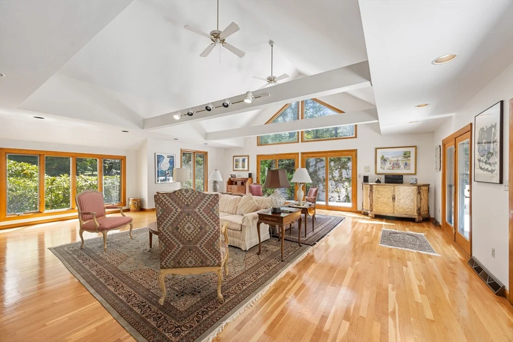 3 bed, 2 bath apartment for rent at 4 Crestview Ln, Milton — photo 11 of 35