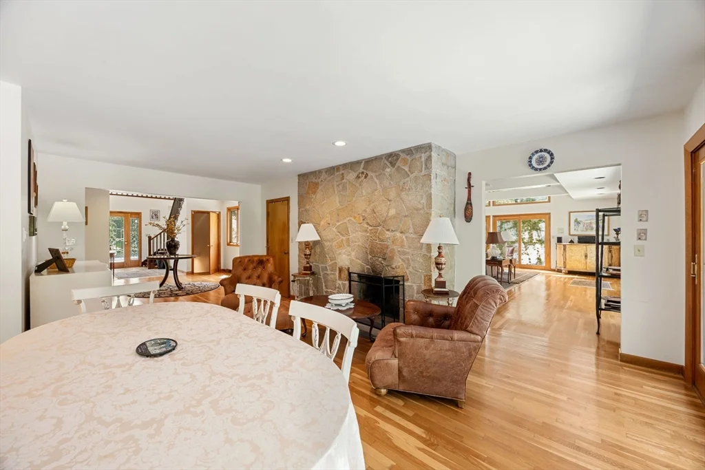 3 bed, 2 bath apartment for rent at 4 Crestview Ln, Milton — photo 10 of 35