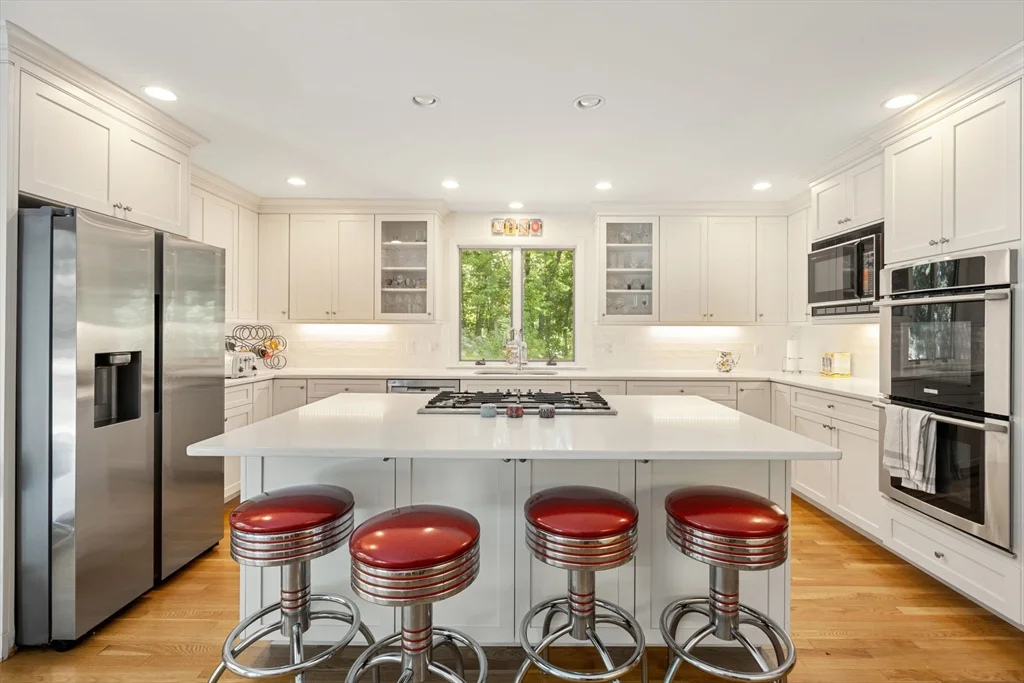 3 bed, 2 bath apartment for rent at 4 Crestview Ln, Milton