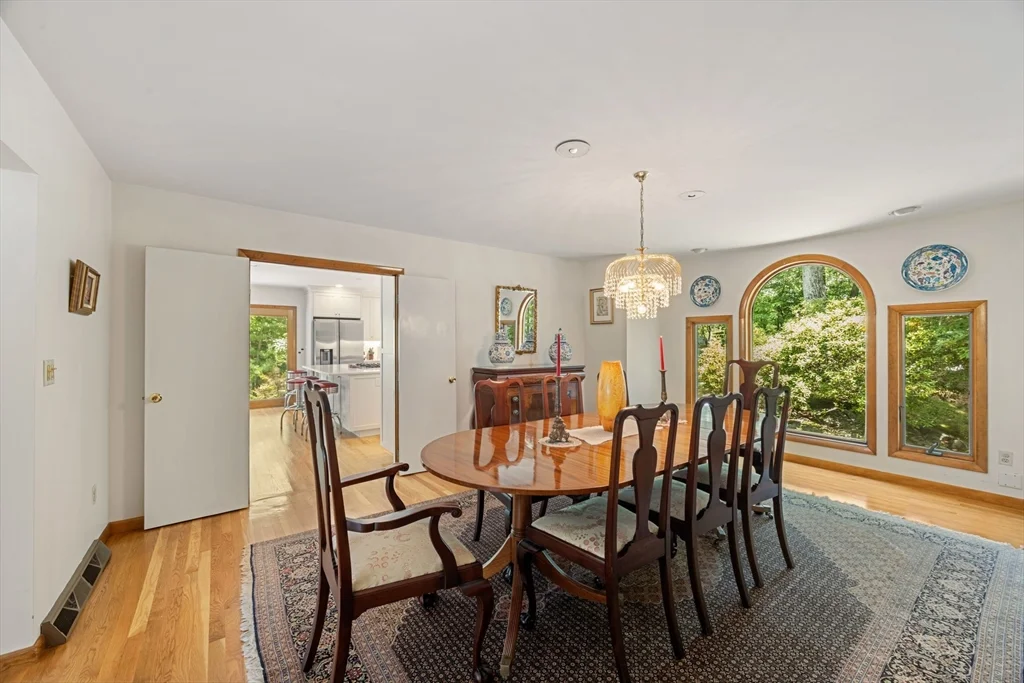3 bed, 2 bath apartment for rent at 4 Crestview Ln, Milton — photo 6 of 35