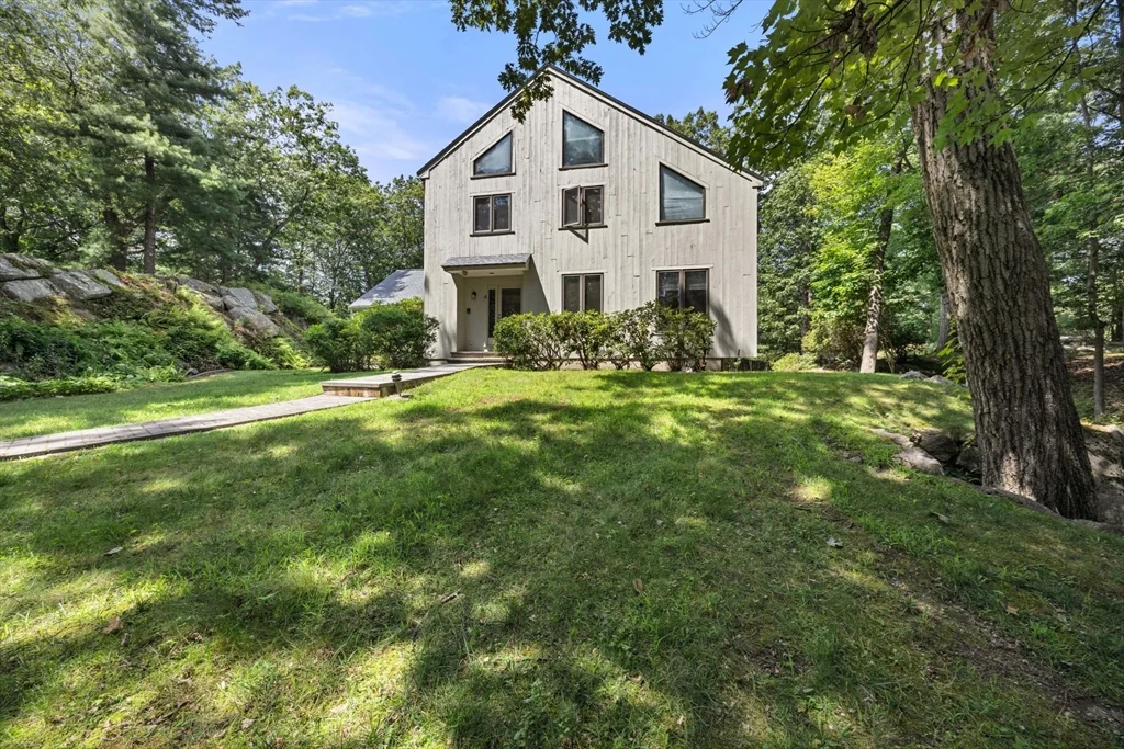 3 bed, 2 bath apartment for rent at 4 Crestview Ln, Milton — photo 30 of 35