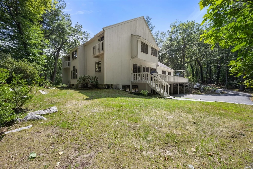 3 bed, 2 bath apartment for rent at 4 Crestview Ln, Milton — photo 32 of 35