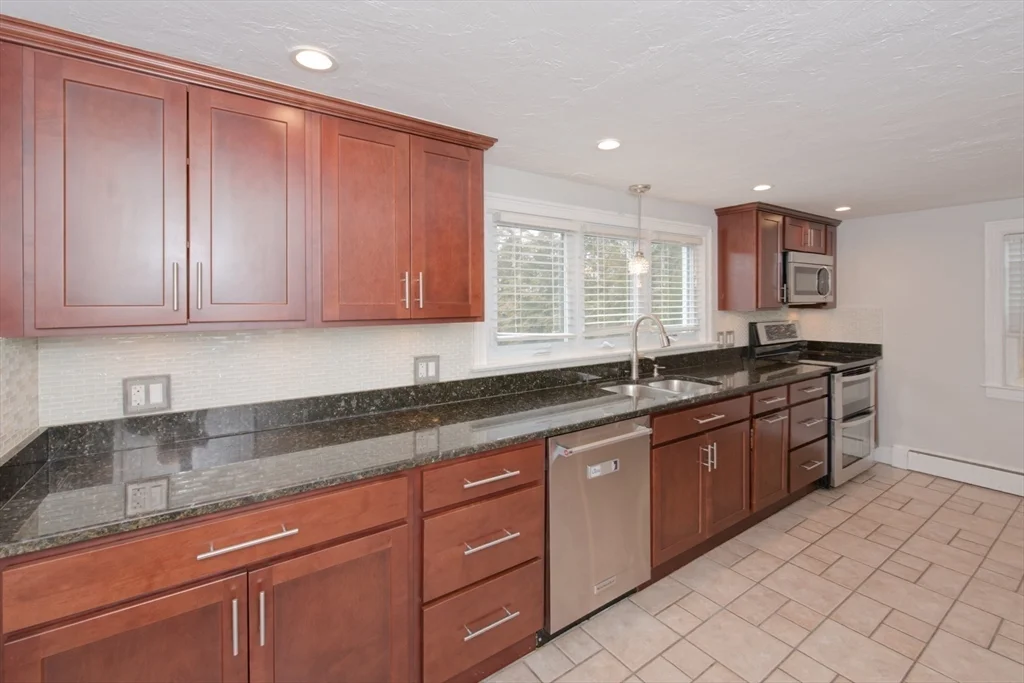 3 bed, 1 bath apartment for rent at 4 Cunniff Ave, Milford — photo 3 of 25
