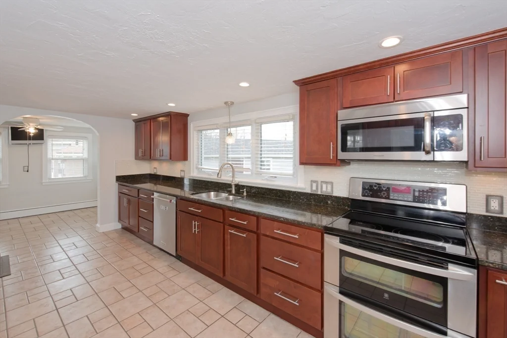 3 bed, 1 bath apartment for rent at 4 Cunniff Ave, Milford — photo 4 of 25