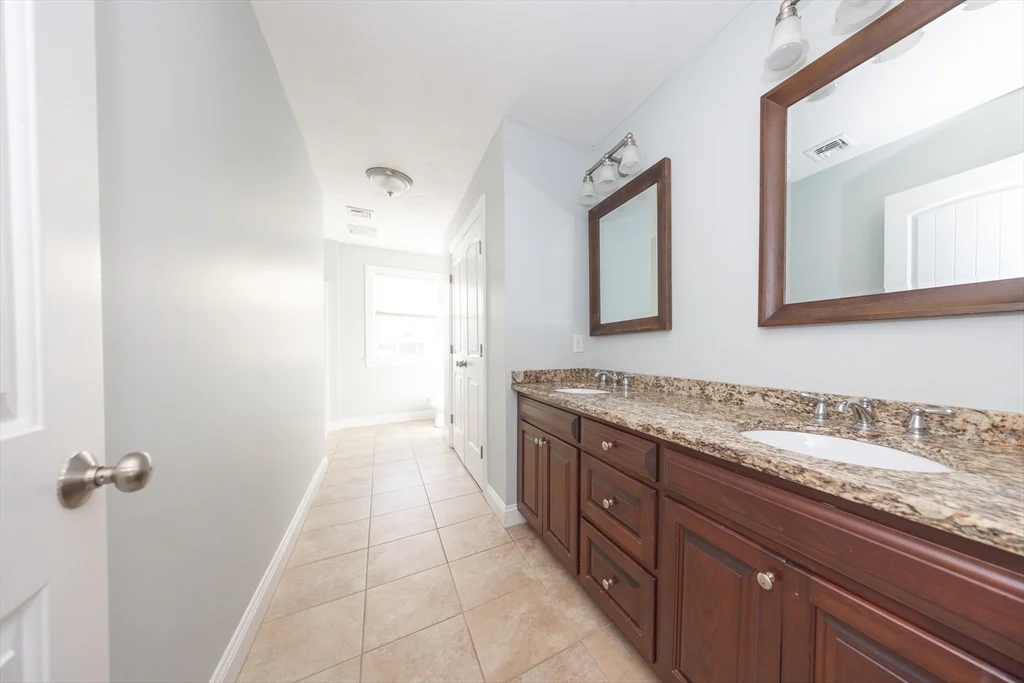 3 bed, 2 bath apartment for rent at 4 Cyrus Way Unit 4, Northborough — photo 23 of 36