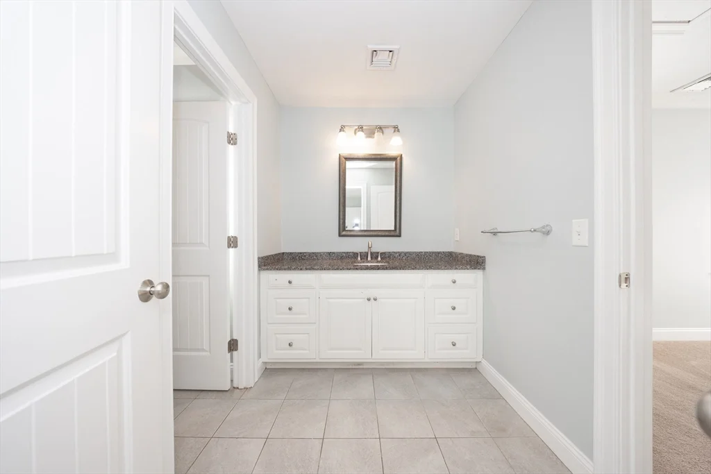 3 bed, 2 bath apartment for rent at 4 Cyrus Way Unit 4, Northborough — photo 24 of 36