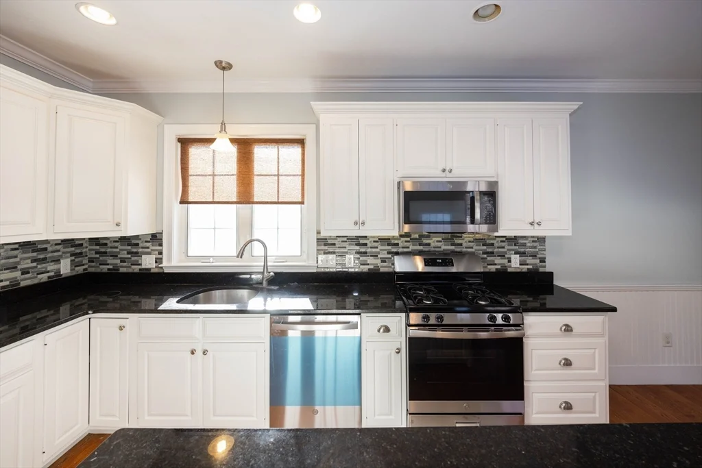 3 bed, 2 bath apartment for rent at 4 Cyrus Way Unit 4, Northborough — photo 8 of 36