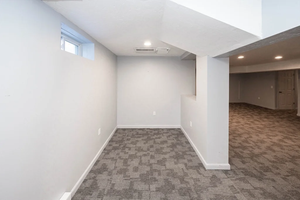 3 bed, 2 bath apartment for rent at 4 Cyrus Way Unit 4, Northborough — photo 32 of 36